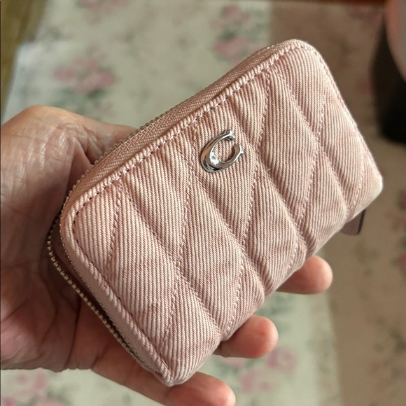 Essential Small Zip Around Card Case With Quilting - Picture 4 of 5